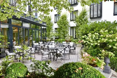 Ein Garten an der Unterkunft Hotel München Palace