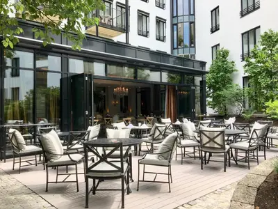 Ein Restaurant oder anderes Speiselokal in der Unterkunft Hotel München Palace