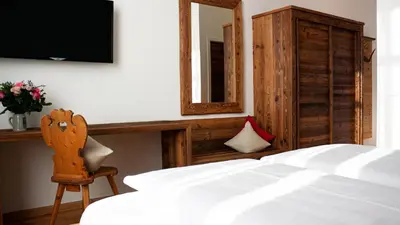 Ein Bett oder Betten in einem Zimmer der Unterkunft Hotel Almwirt