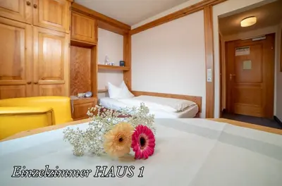 Ein Bett oder Betten in einem Zimmer der Unterkunft Hotel Luitpold am See