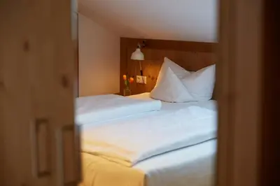 Ein Bett oder Betten in einem Zimmer der Unterkunft Hotel Luitpold am See