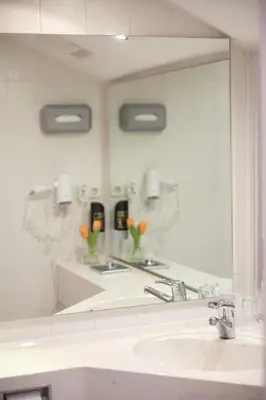 Ein Badezimmer in der Unterkunft Hotel Luitpold am See