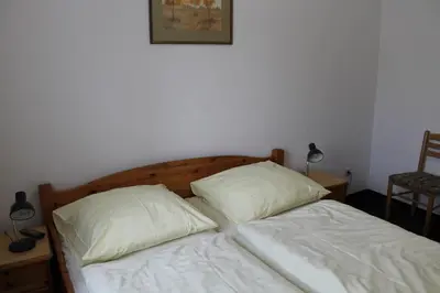 Ein Bett oder Betten in einem Zimmer der Unterkunft Pension Locarno