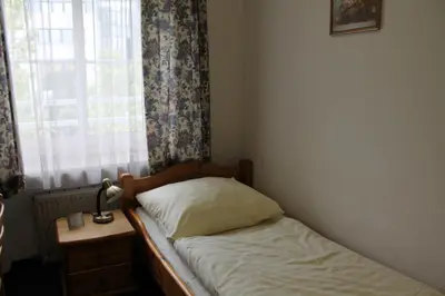 Ein Bett oder Betten in einem Zimmer der Unterkunft Pension Locarno