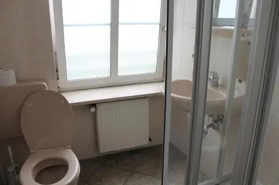Ein Badezimmer in der Unterkunft Pension Locarno
