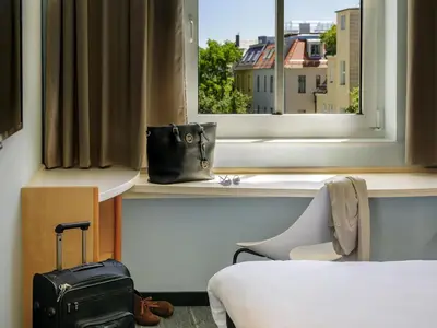Ein Bett oder Betten in einem Zimmer der Unterkunft ibis Augsburg Koenigsplatz