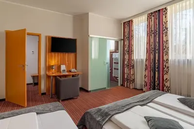 Ein Bett oder Betten in einem Zimmer der Unterkunft Arthotel ANA Style Augsburg
