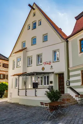 Das Gebäude in dem sich die Pension befindet