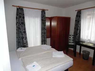 Ein Bett oder Betten in einem Zimmer der Unterkunft Hotel Edelweiß