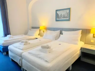 Ein Bett oder Betten in einem Zimmer der Unterkunft Altstadthotel Augsburg