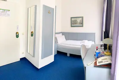 Ein Bett oder Betten in einem Zimmer der Unterkunft Altstadthotel Augsburg