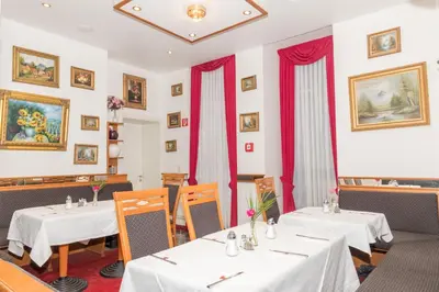 Ein Sitzbereich in der Unterkunft Hotel Bayernland
