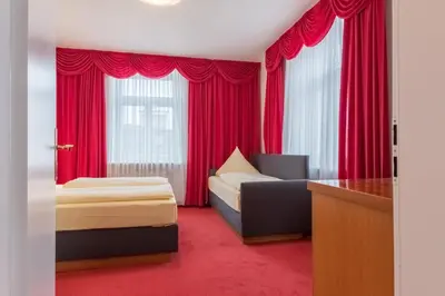Ein Bett oder Betten in einem Zimmer der Unterkunft Hotel Bayernland