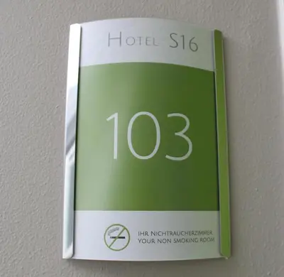 Ein Zertifikat, Auszeichnung, Logo oder anderes Dokument, das in der Unterkunft Hotel S16 ausgestellt ist