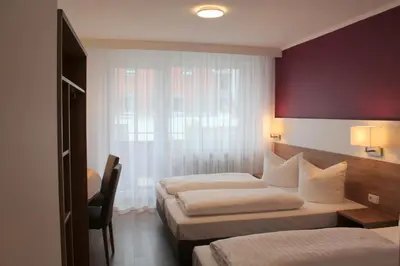 Ein Bett oder Betten in einem Zimmer der Unterkunft Hotel S16