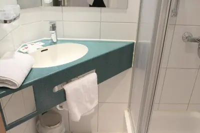 Ein Badezimmer in der Unterkunft Hotel S16