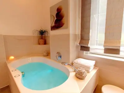 Ein Badezimmer in der Unterkunft Hotel Kriemhild am Hirschgarten