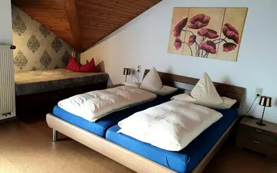Ein Bett oder Betten in einem Zimmer der Unterkunft Ferienwohnung Nr 3, Lechbruck-Prem, Allgäu