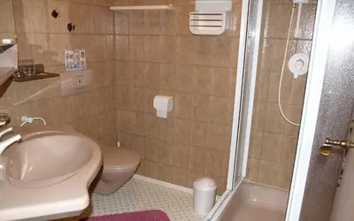 Ein Badezimmer in der Unterkunft Ferienwohnung Nr 3, Lechbruck-Prem, Allgäu