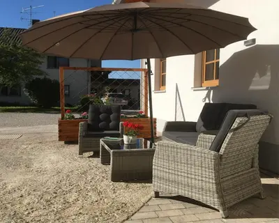Ein Sitzbereich in der Unterkunft Landhof Sedlmair