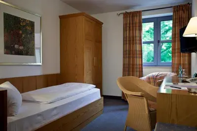 Ein Bett oder Betten in einem Zimmer der Unterkunft Hotel zur Mühle