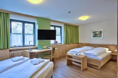 Ein Bett oder Betten in einem Zimmer der Unterkunft Hotel zur Mühle