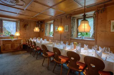 Ein Restaurant oder anderes Speiselokal in der Unterkunft Hotel zur Mühle