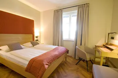 Ein Bett oder Betten in einem Zimmer der Unterkunft Biohotel Garmischer Hof