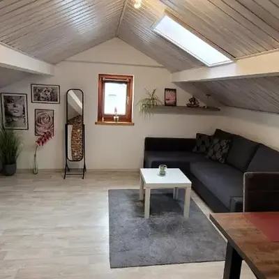 Kleine gemütliche Mansardenwohnung im Südosten Münchens