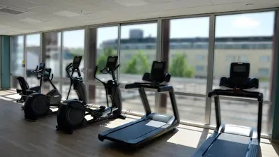 Das Fitnesscenter und/oder die Fitnesseinrichtungen in der Unterkunft Holiday Inn Munich City Centre by IHG