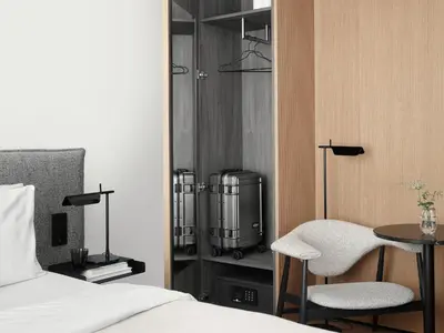 Ein Bett oder Betten in einem Zimmer der Unterkunft Bob W Munich Old Town