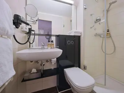 Ein Badezimmer in der Unterkunft Classik Hotel Martinshof, Messe München