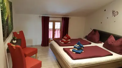 Ein Bett oder Betten in einem Zimmer der Unterkunft Ferienwohnung ChiemseeZeit :-) - Familie Lechermann