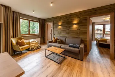 Ein Sitzbereich in der Unterkunft Das Bayrischzell Familotel Oberbayern