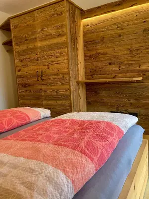 Ein Bett oder Betten in einem Zimmer der Unterkunft Ferienwohnungen am Kranzbach FeWo2