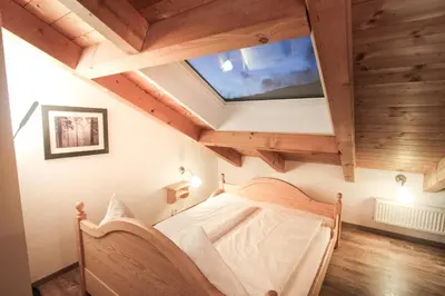 Ein Bett oder Betten in einem Zimmer der Unterkunft Appartementhaus Schirsner - direkt am See & am Kurpark