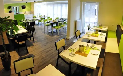Ein Restaurant oder anderes Speiselokal in der Unterkunft Amiga Hotel München Messe