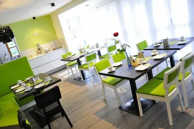 Ein Restaurant oder anderes Speiselokal in der Unterkunft Amiga Hotel München Messe