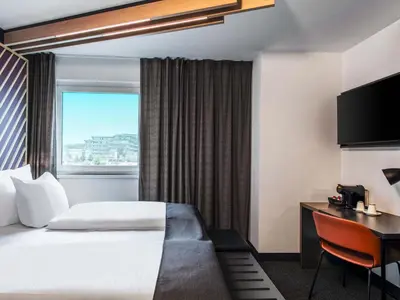 Ein Bett oder Betten in einem Zimmer der Unterkunft B&B HOTEL München-Messe