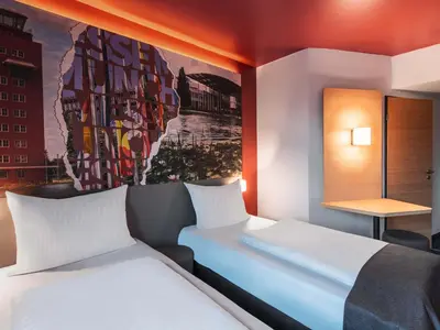 Ein Bett oder Betten in einem Zimmer der Unterkunft B&B HOTEL München-Messe