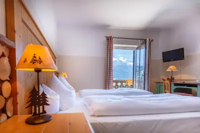 Ein Bett oder Betten in einem Zimmer der Unterkunft Landkomforthotel Panorama & Restaurant Bella Vista