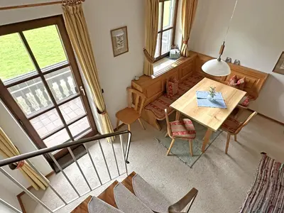 Ein Sitzbereich in der Unterkunft Gschwendtnerhof App17 Blum