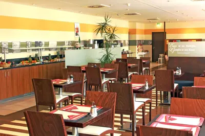 Ein Restaurant oder anderes Speiselokal in der Unterkunft Star G Hotel München Schwabing