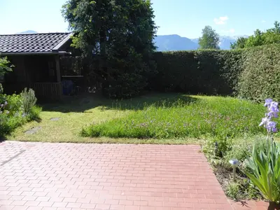 Ein allgemeiner Bergblick oder ein Berglick von des Ferienhauses aus