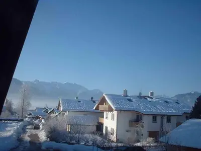 Ein allgemeiner Bergblick oder ein Berglick von des Ferienhauses aus