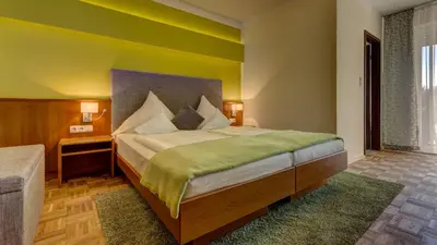 Ein Bett oder Betten in einem Zimmer der Unterkunft Hotel Restaurant Weihenstephaner Stuben