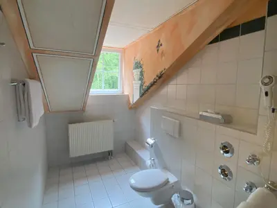 Ein Badezimmer in der Unterkunft Hotel zum Maximilian