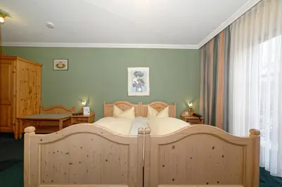 Ein Bett oder Betten in einem Zimmer der Unterkunft Hotel zum Maximilian