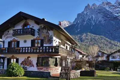Ein allgemeiner Bergblick oder ein Berglick von der Ferienwohnung aus