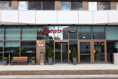 Eine Fassade oder ein Eingang zu Hampton By Hilton Munich City Center East